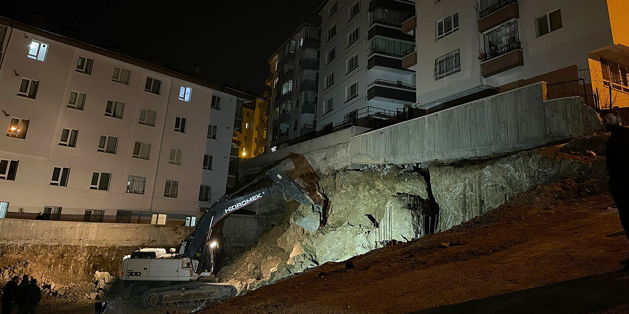 Ankara'da istinat duvarı çöken 2 bina tahliye edildi