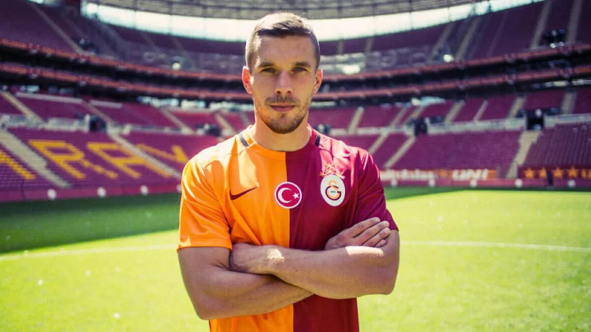 Lukas Podolski'den depremzedeler için 2 milyon TL'lik destek