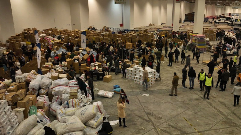 'Kızılay gönderdiğimiz ikinci el eşyaları da satmış'