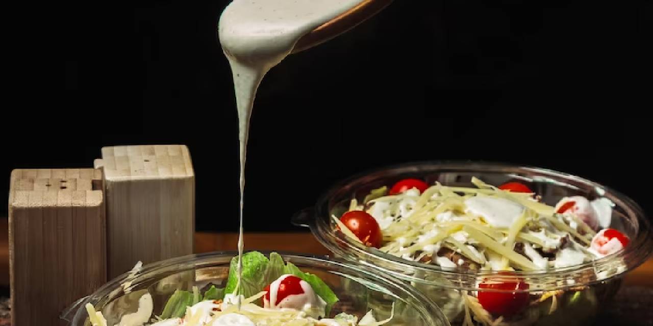 Salatayı Farklı Soslarla Denemeye Hazır mısınız ? İşte  Salatalarınızı Şenlendirecek Dokunuşlar...