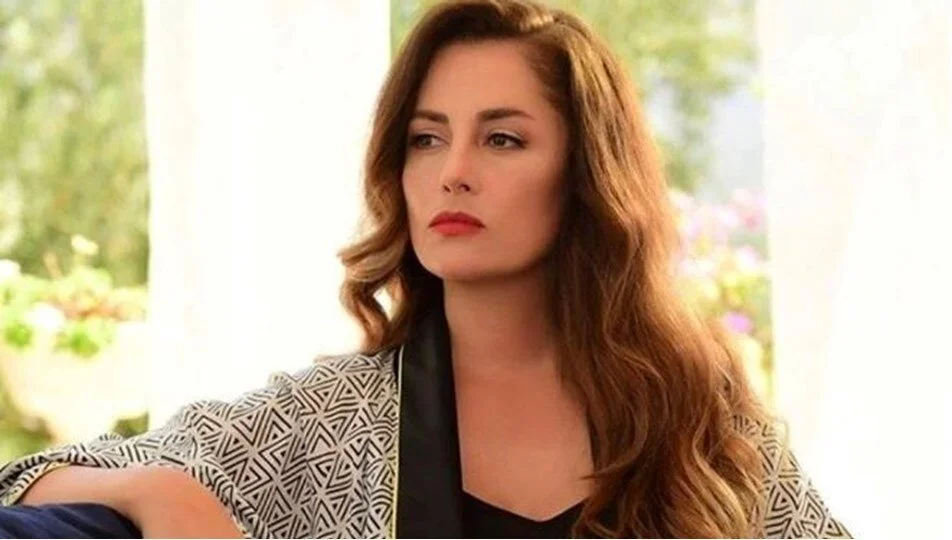 Yalı Çapkını'nda Pelin'in (Pelo) annesi Zerrin'i canlandıran Toprak Sağlam kimdir? Yalı Çapkını Pelin'in annesi kim?