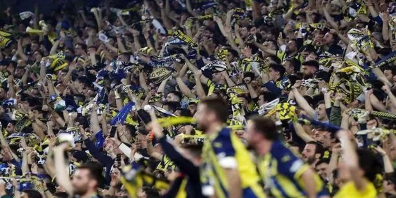 Fenerbahçe, 'Hükümet istifa' tezahüratlarından dolayı ceza alan taraftarlarına sahip çıktı