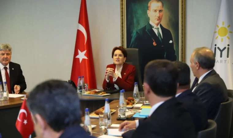 Belediye Başkanlarının 'Aday ol' çağrısına İYİ Parti Genel Başkanı Meral Akşener'den  'sonra konuşuruz' yanıtı