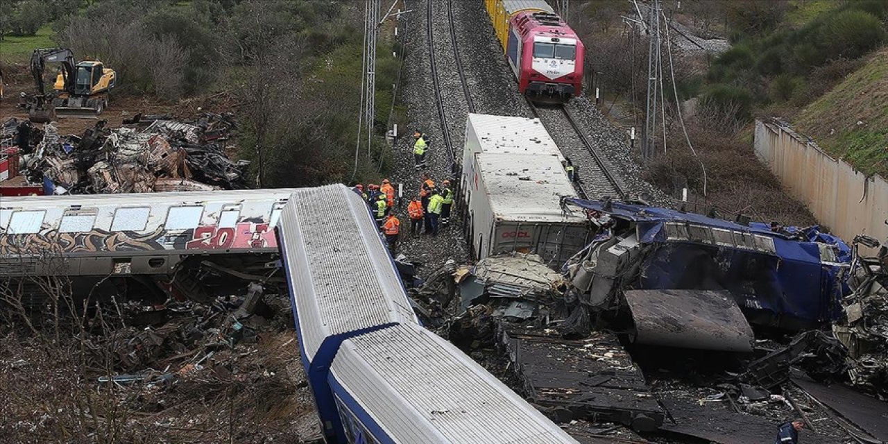 57 kişiye mezar olmuştu... Yunanistan'da tren kazası bölgesinde çalışmalar sonlanıyor