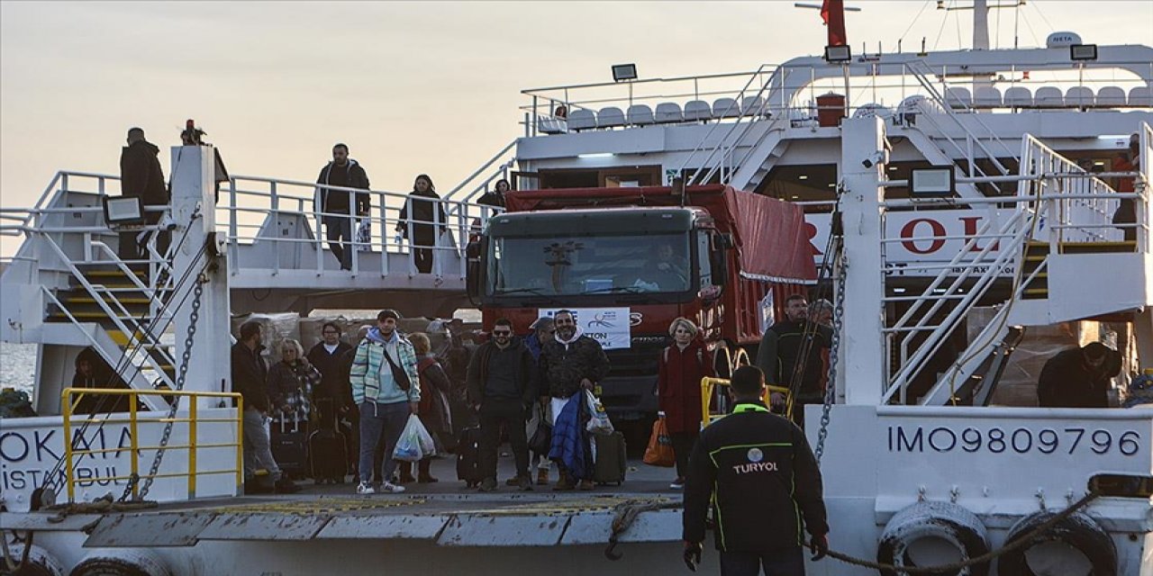 Yunanistan'dan deprem bölgesi için yardımlar sürüyor