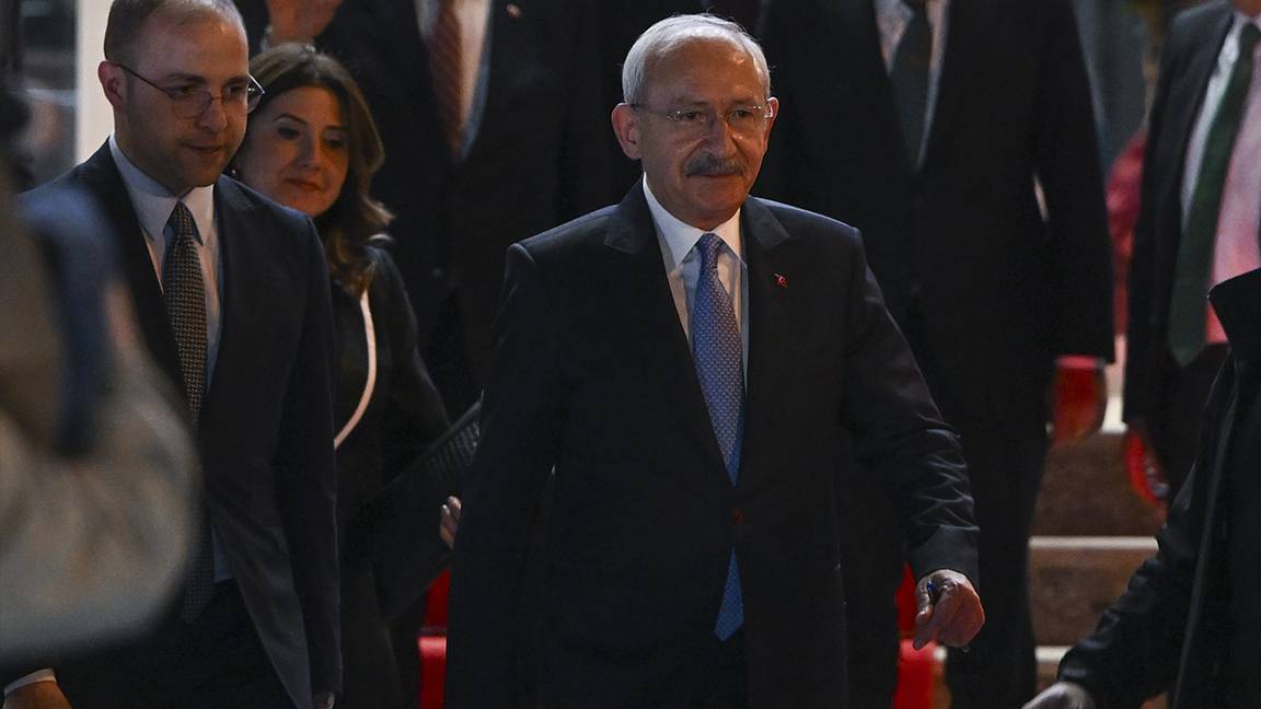 Liderler toplantısından sonra Saadet Partisi önünde açıklayacak