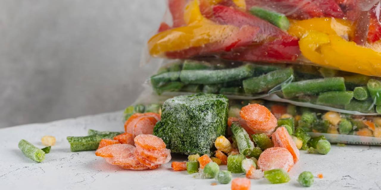 Dondurulmuş gıdalara dikkat...Eğer çözdürürken bu aşamalara dikkat etmiyorsanız zehirlenebilirsiniz...