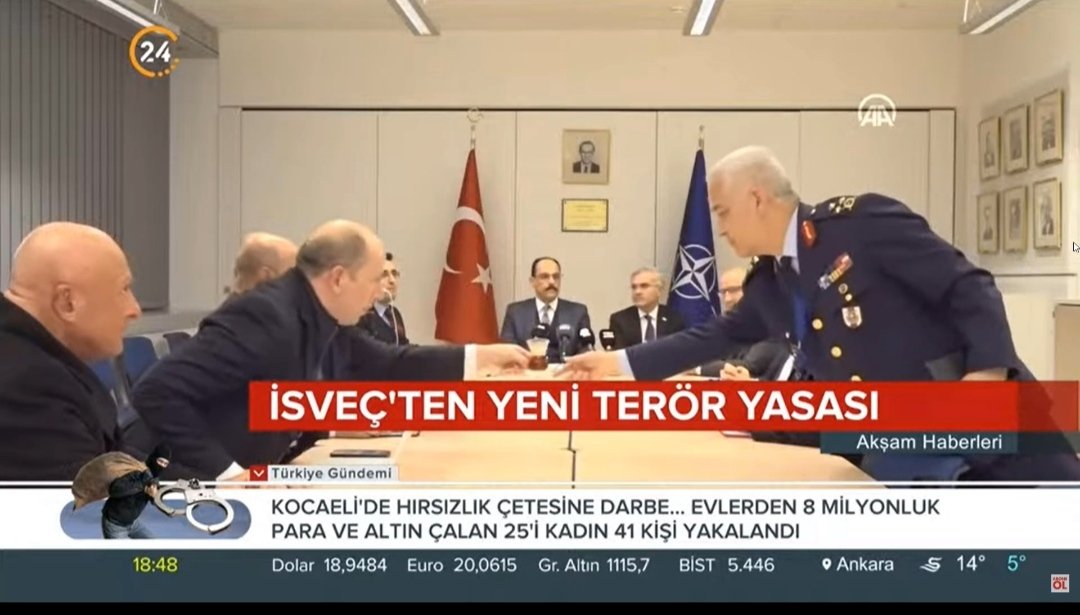 Tümgeneral Kahya'nın boş bardakları toplamasına tepki