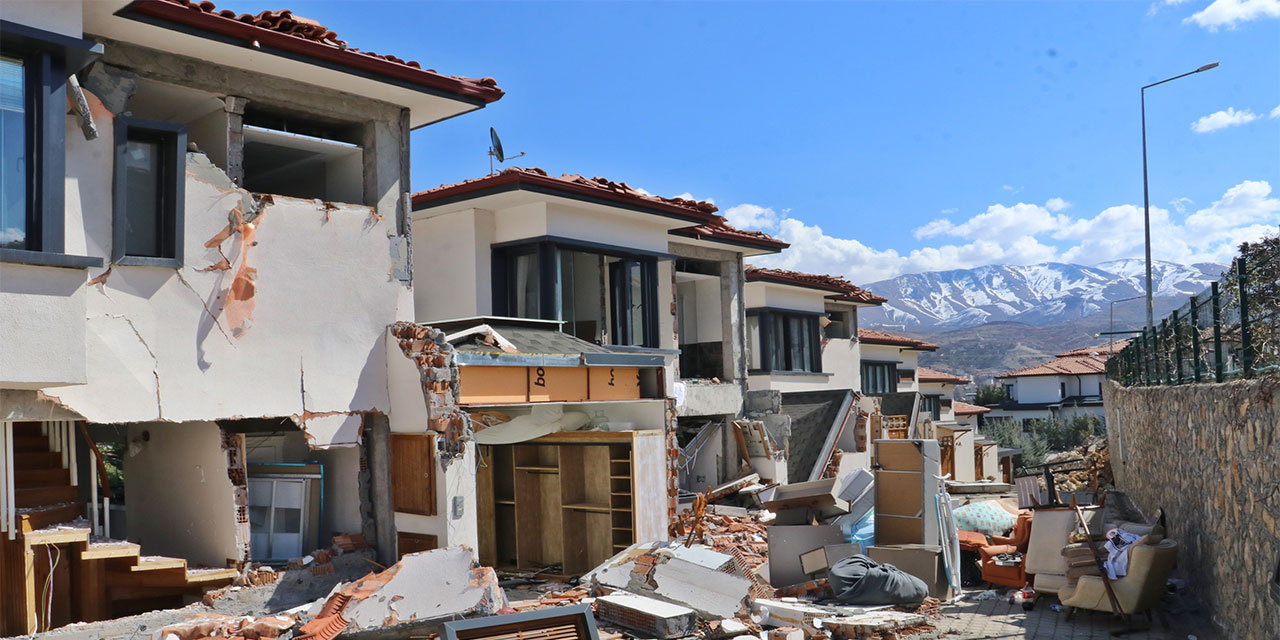 Depremde milyonluk villalar da yıkıldı