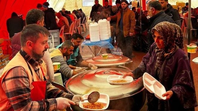 Saadet Partisi'nin aşevinin kaldırılmasına tepki yağıyor