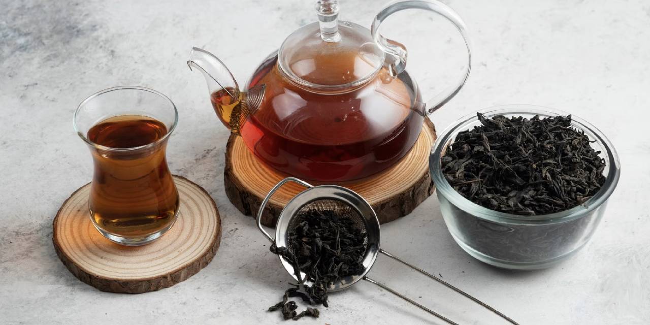 Çayın posasını israf etmeyin: Çay posası nerelerde kullanılır? Demlikteki çaydan neler yapılır?