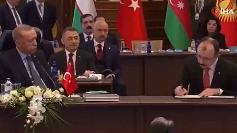 Erdoğan, Bakan Muş'un imzasını beğenmedi: "O ne biçim imza ya, imzayı değiştir"