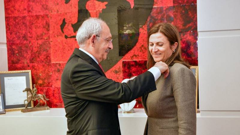CHP'ye katılan Türkan Elçi'den tepkilere yanıt: Toplumun bazı kesimlerinin şiddet dilinden arınmaya ihtiyacı var