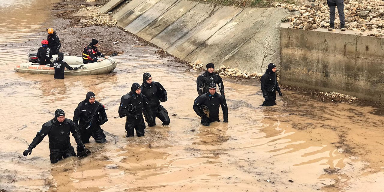 Adıyaman'da selde kaybolan anne ve kızına ait bazı eşyalar bulundu