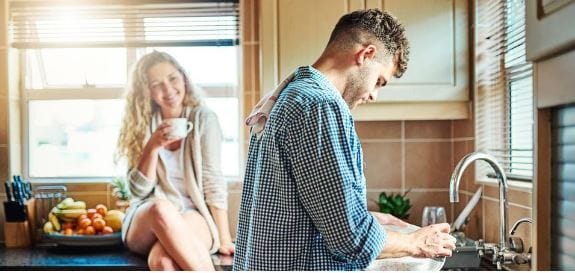 Araştırma: Ev işlerinin çiftler arasında adil olarak paylaşılmaması kadınlarda cinsellik isteğini azaltıyor