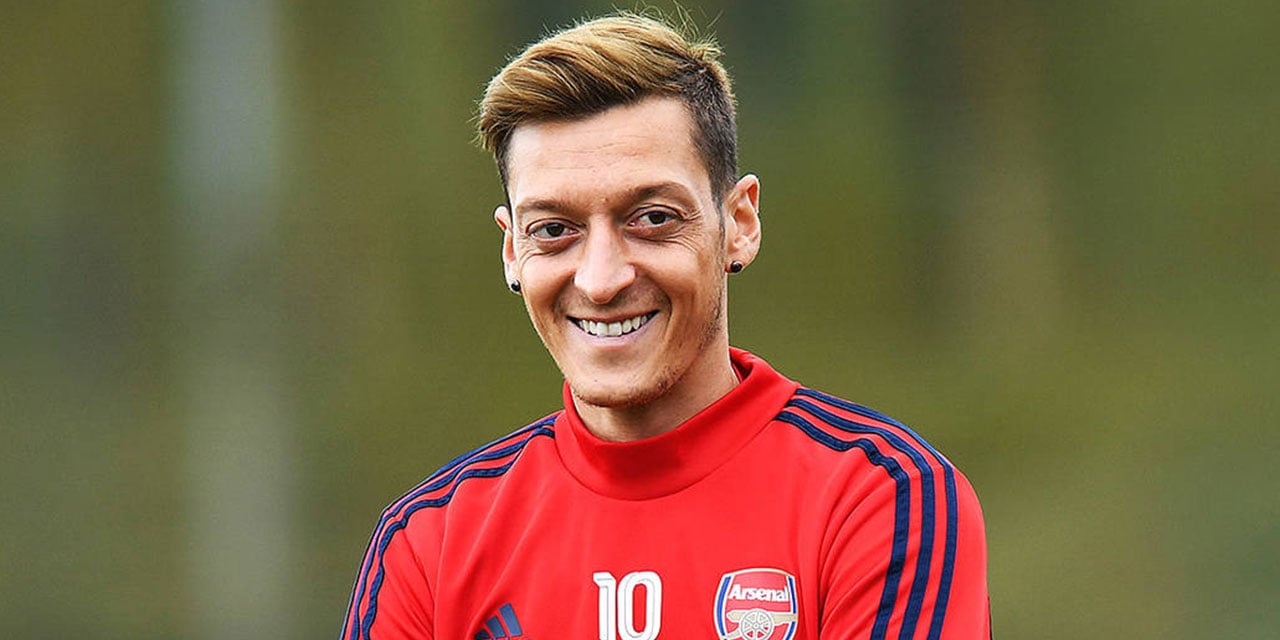 Mesut Özil'in futbolu bırakması dünya basınında:  'Sürpriz karar'