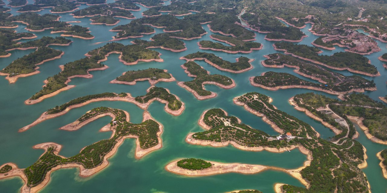 Dünyada en çok adası olan göl: Quindao... Suyu şişelenip içme suyu olarak satılıyor...
