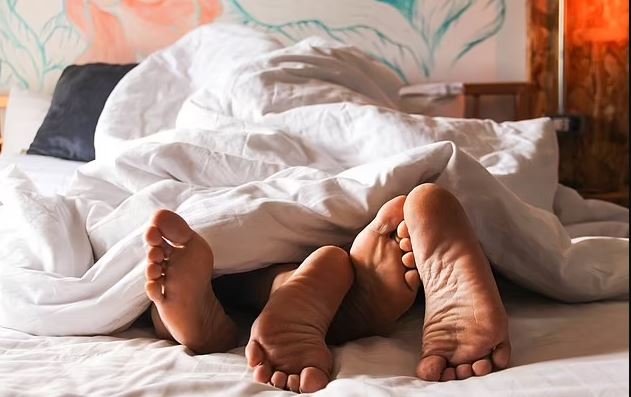 Cinsel ilişki sırasında aniden bayılan adamın hayatı kurtuldu