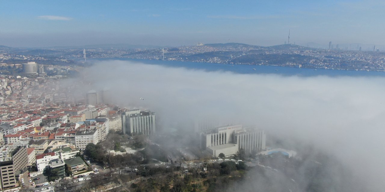 İstanbul'da göz gözü görmedi: Megakentte sis sürprizi! Gemi trafiği durduruldu