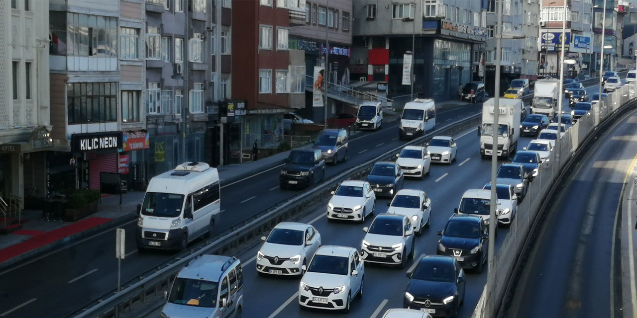 Haftanın ilk iş gününde İstanbul'da trafik yoğun
