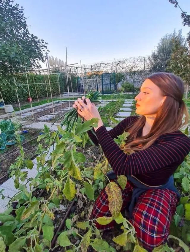 İstanbul'u terk eden ünlü oyuncu Gizem Karaca nereye yerleşti! Gizem Karaca neden İstanbul'dan taşındı? Gizem Karaca'nın evi...