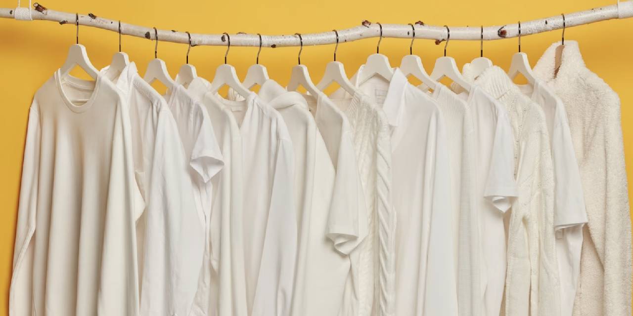 Sandık ve bazalardaki yazlıklar çıkıyor:Sararan kıyafetler nasıl temizlenir? Sararan elbiseyi beyazlatmanın en pratik yolları...