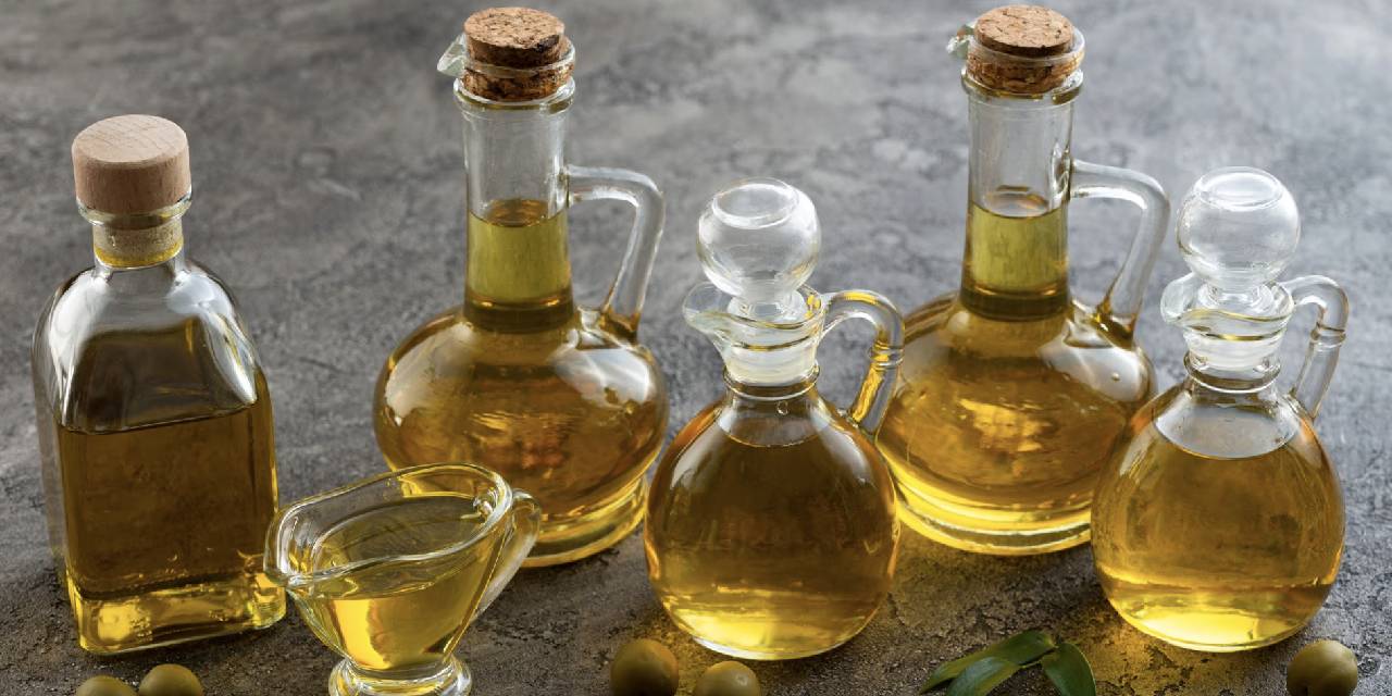 Yağ şişesini pırıl pırıl yapmak için mutlaka bunu yapın: Yağdanlık nasıl temizlenir? Yağ şişesini arındırmanın püf noktaları...