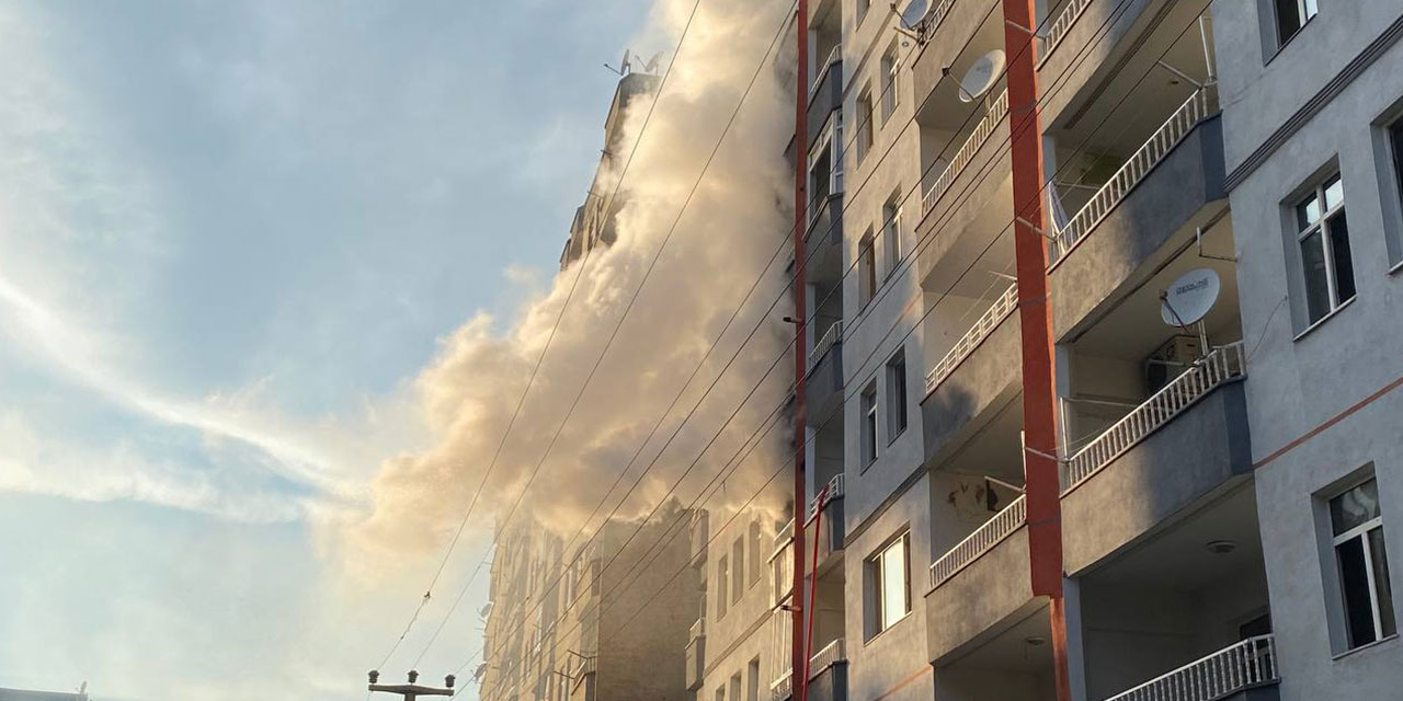 Diyarbakır'da iftar vakti ağır hasarlı apartmanda yangın