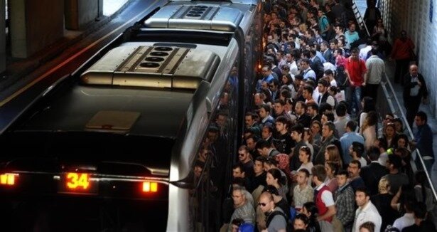 Metrobüsteki ter kokusu size iyi geliyor olabilir! Bilim insanları ter kokusuyla deney yaptı... Sonuçlar şaşırtıcı!