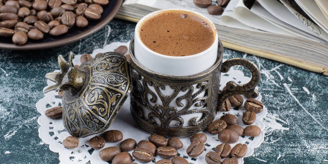 İftardan sonra Türk kahvesi içenlere kötü haber! Yemek sonrası içilen kahve vücudunuzda bu sorunlara yol açabilir