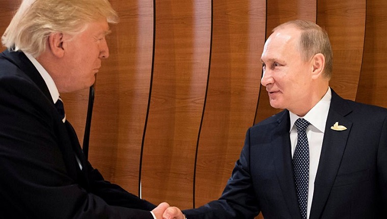 Trump ve Putin ilk kez bir araya geldi