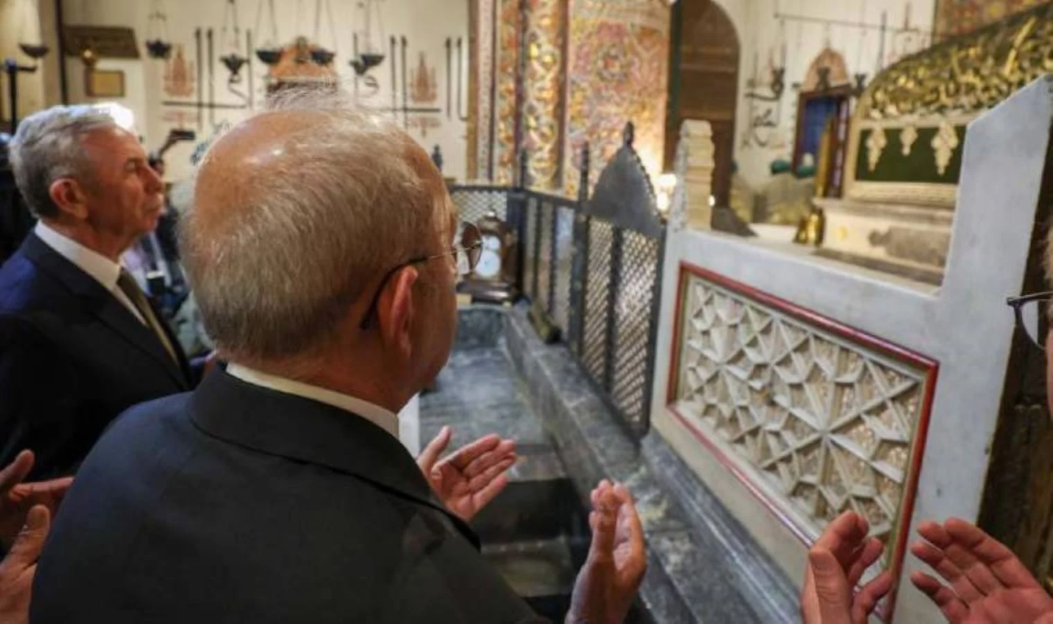 Kılıçdaroğlu, Konya'da Mevlana Müzesi'ni ziyaret etti