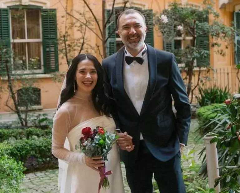 Doğuma 2 ay kala nikah masasına oturdu!