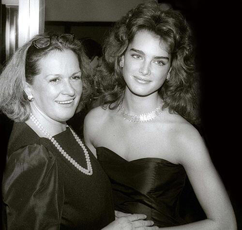 Kızı sordu, ünlü yıldızın omuzları düştü: Ama anne, bu çocuk istismarı! Benim yapmama izin verir miydin?