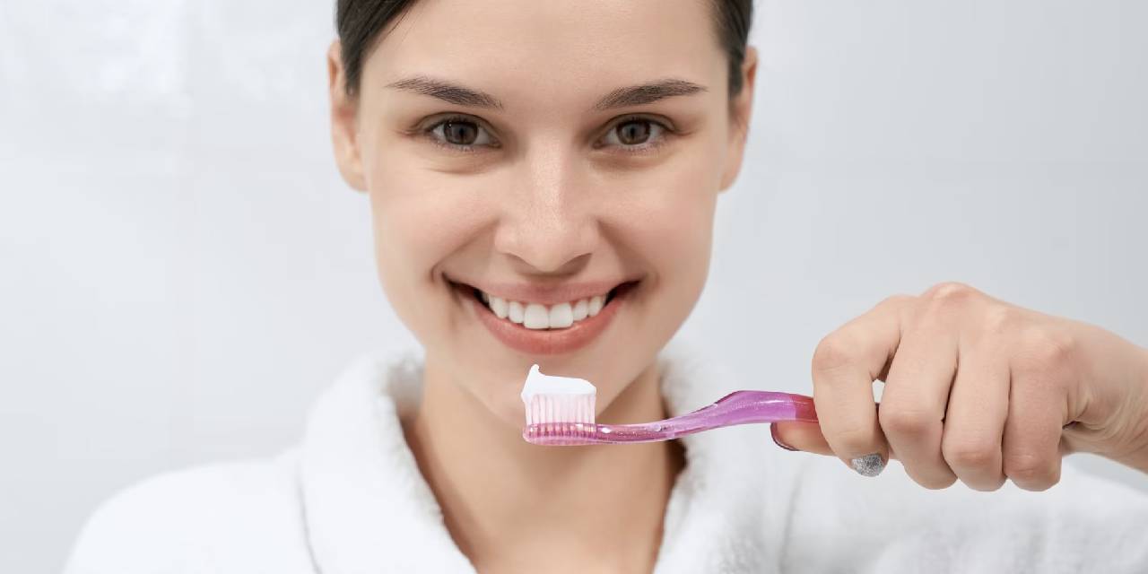 Dişinizi fırçalarken sağlığınızdan olmayın: Dişinizi fırçalamadan önce diş macununu ıslatıyor musunuz?
