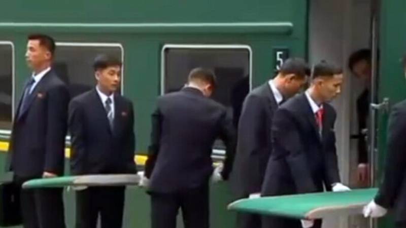 Kuzey Kore'nin lideri Kim Jong Un'un trenden inmesi için yapılan hazırlıklar gündem oldu