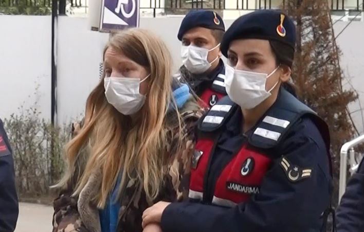 'Üçlü ilişki' cinayeti! Sert ve agresif davrandı diye öldürmüş... 34 kez bıçaklayıp penisini kesmiş!