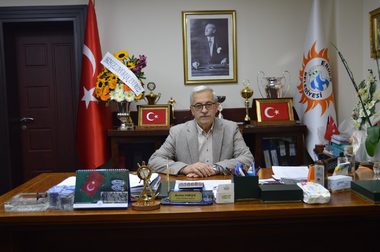 Bıçaklı saldırıda yaralanan Erdek Belediye Başkanı, görevine başladı