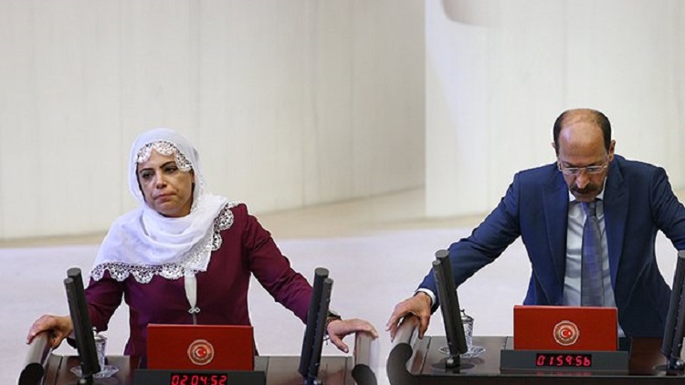 HDP'li vekillere 'terörist cenazesine katıldıkları' gerekçesiyle soruşturma
