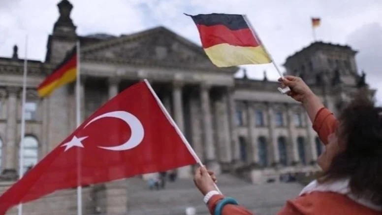 Almanya’da yeni şartları açıkladı: Türklere kapılar sonuna kadar açıldı