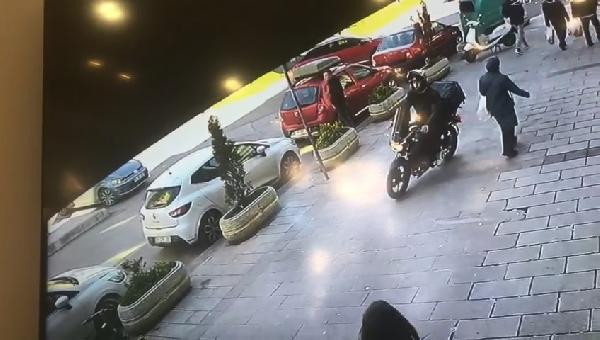 Motosikletliden lokantaya silahlı saldırı anları