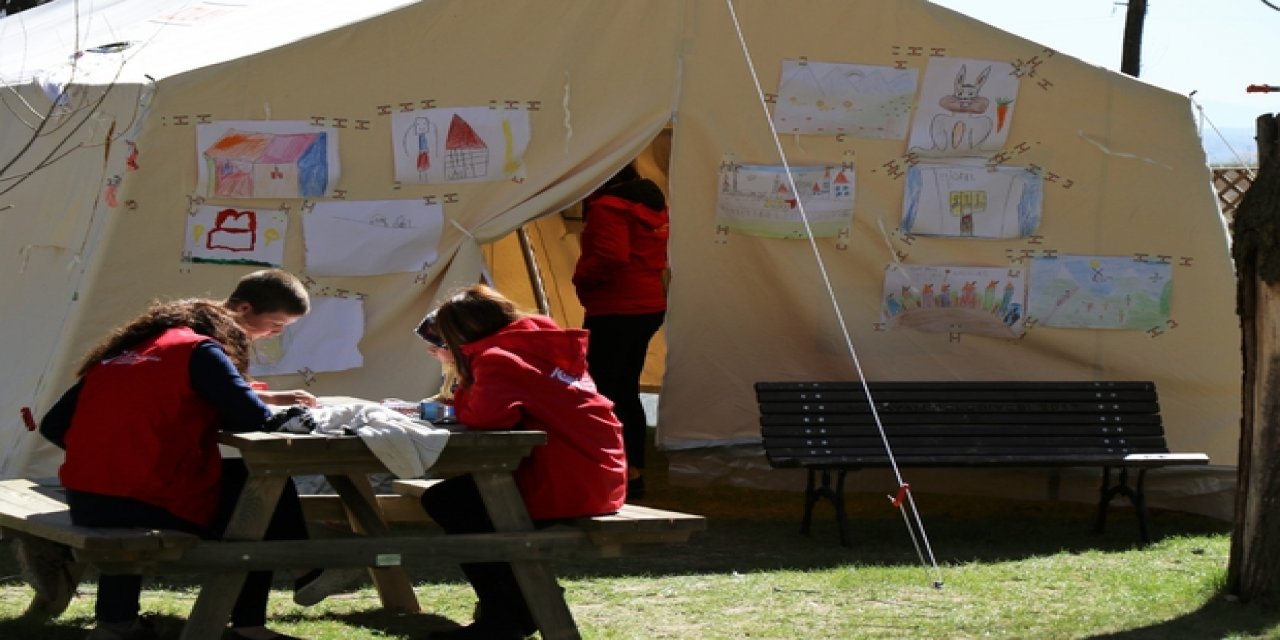 Milli Eğitim Bakanı Mahmut Özer'den 'çadır okul' güzellemesi: Hababam Sınıfı repliğiyle paylaştı
