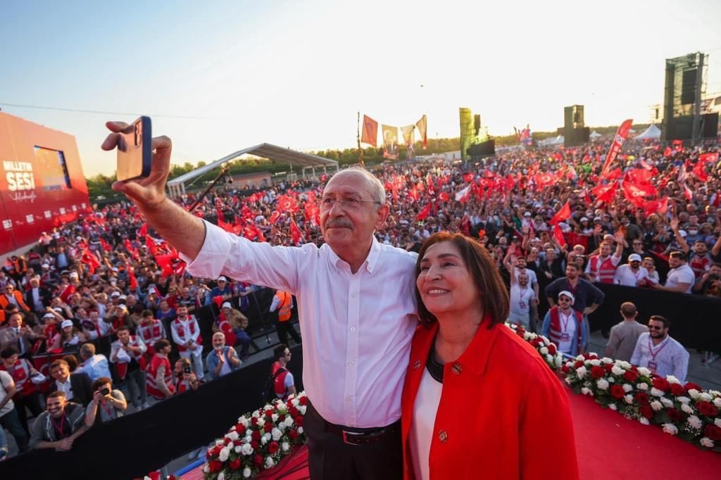Selvi Kılıçdaroğlu, sosyal medyaya girdi: 'En çok sevdiğim fotoğraflarımızdan' diyerek paylaştı