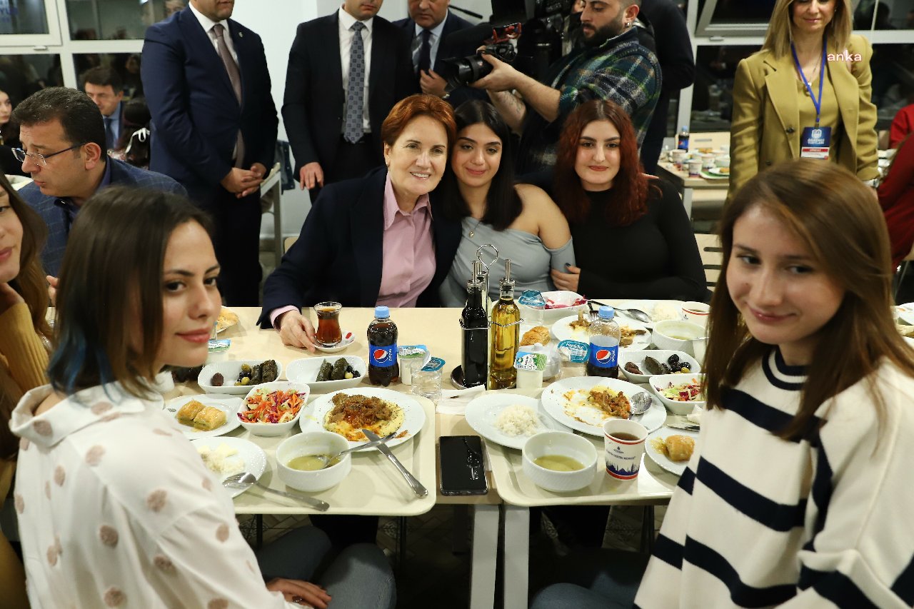 Akşener ve İmamoğlu, öğrenci yurdunda iftar yaptı