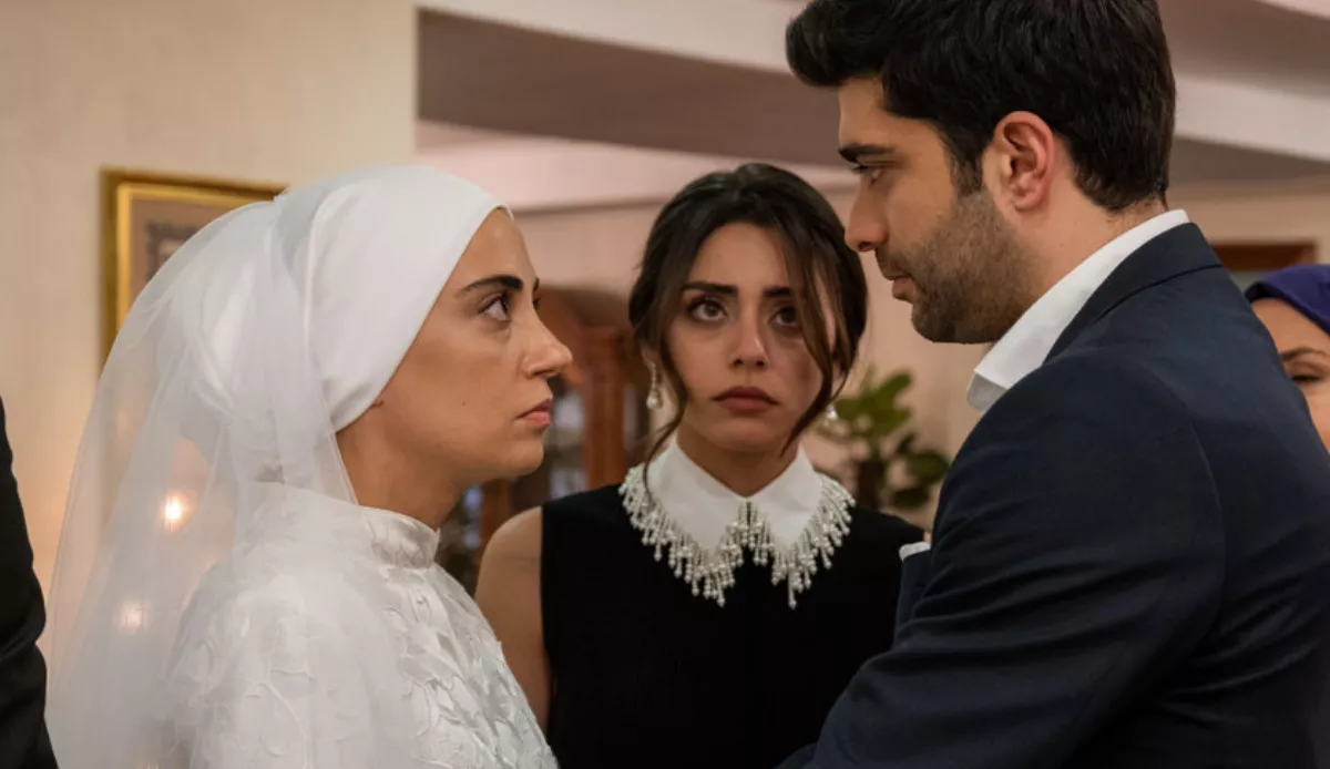 ‘Kızılcık Şerbeti’ oyuncuları ve izleyicilerinden RTÜK’e cezayı durdurma çağrısı