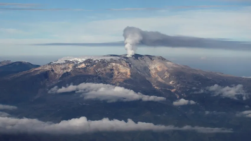 Doğanın öfkesi dinmiyor. Yanardağ alarmı: 9 bin 600 sarsıntı kaydedildi