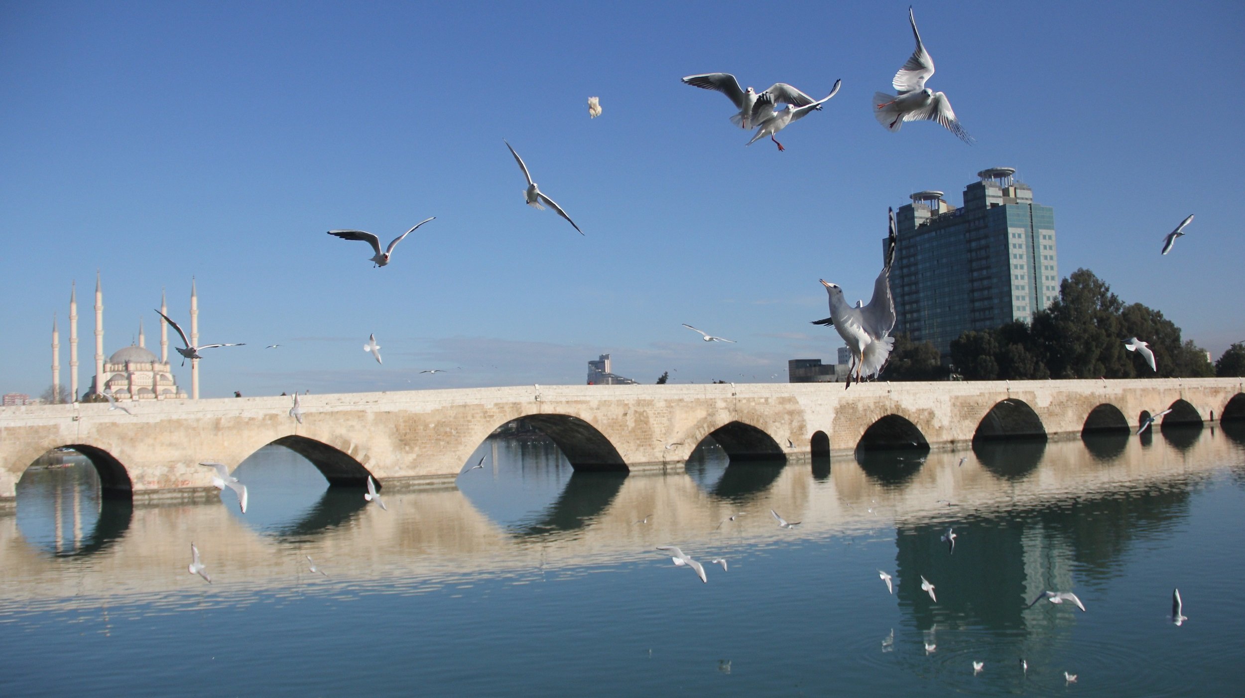 Adana'nın tarihi mekanları görenleri büyülüyor