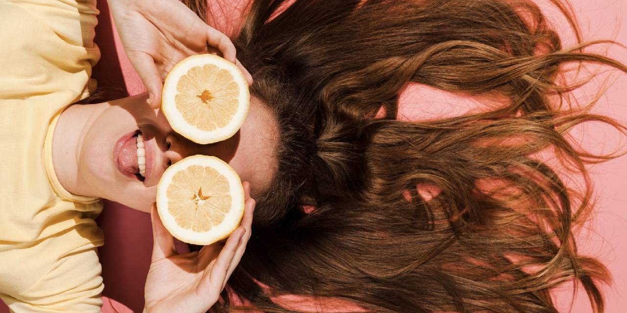 Yağlı saçlara kesin çözüm: Saçlarınızın kirli görümünden bakın nasıl kurtulabilirsiniz