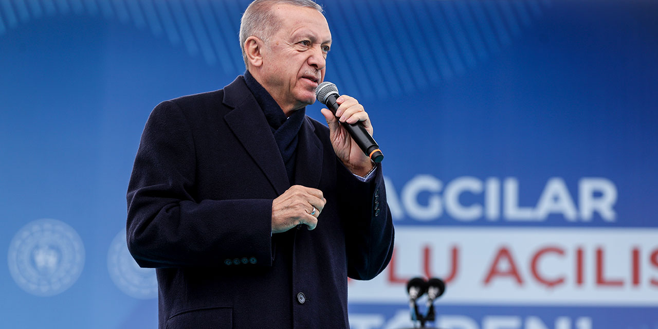 Erdoğan seccade üzerinden siyasete devam ediyor