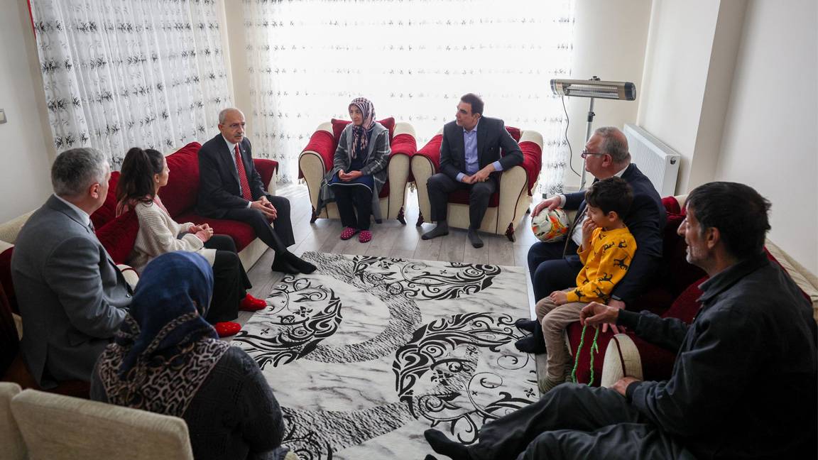 Kılıçdaroğlu'na dert yanan otizmli çocuk annesi: Çocuklarımız okullara kabul edilmiyor